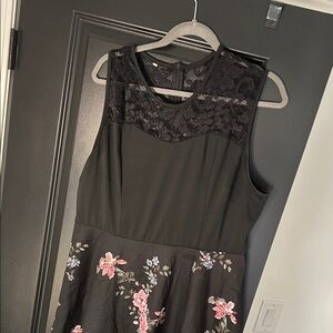 Chic Black Floral Midi Dress